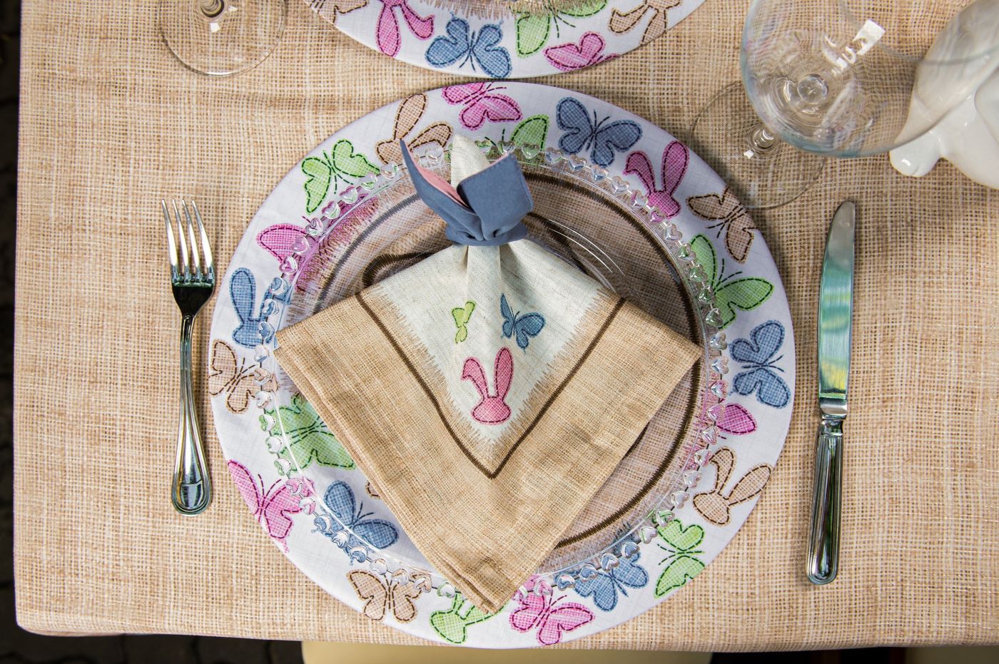 Toalha de Mesa Quadrada Páscoa Bege 4 Lugares 140x140cm