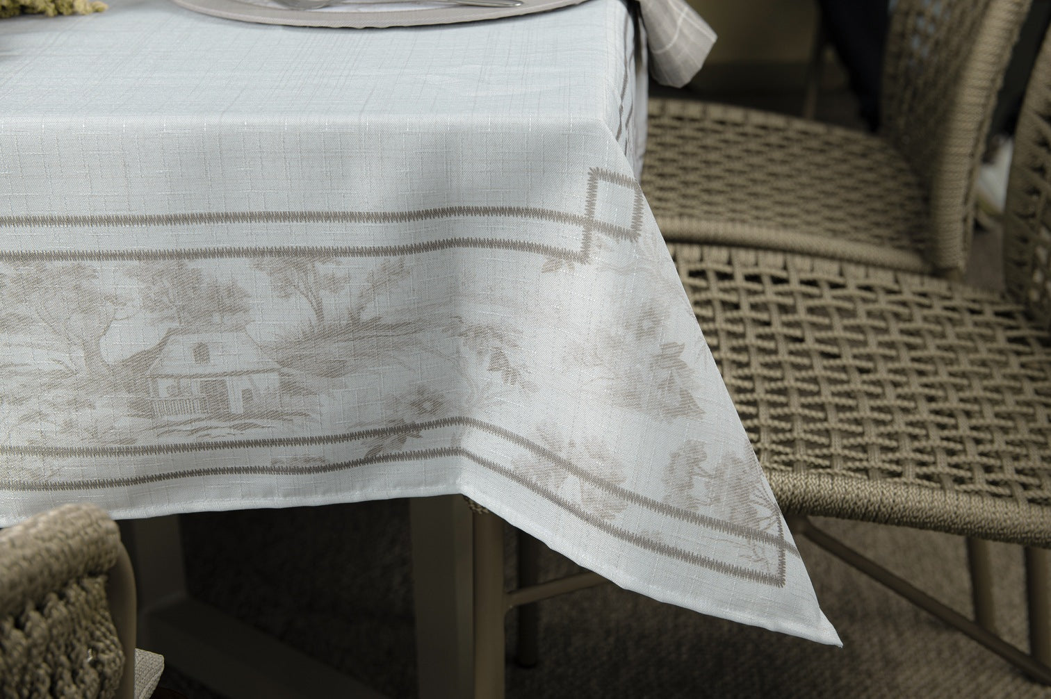 Toalha de Mesa Quadrada Floral Cinza 4 Lugares 140x140cm