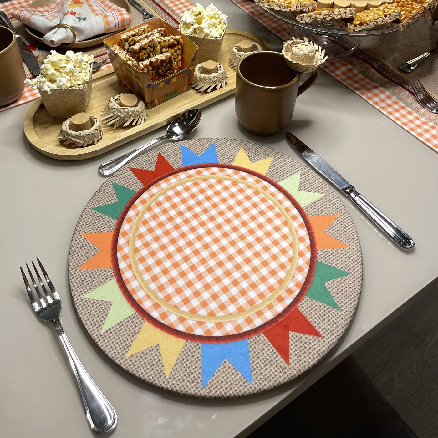 Kit 2 Capas de Sousplat + 2 Guardanapos de Linho - São João Xadrez