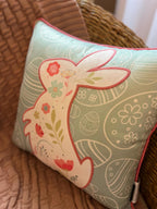 Capa Almofada Aveludada Bordada Verde Coelho Páscoa 43x43cm