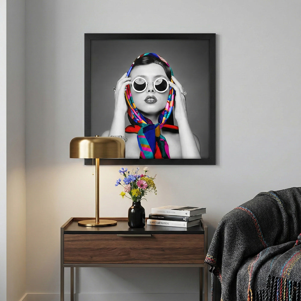 Quadro Mulher Old School com Vidro Moldura Preta - Pequeno 30x30cm