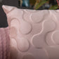 Capa Almofada Rosa com Bordado em Veludo 3D 50x50cm